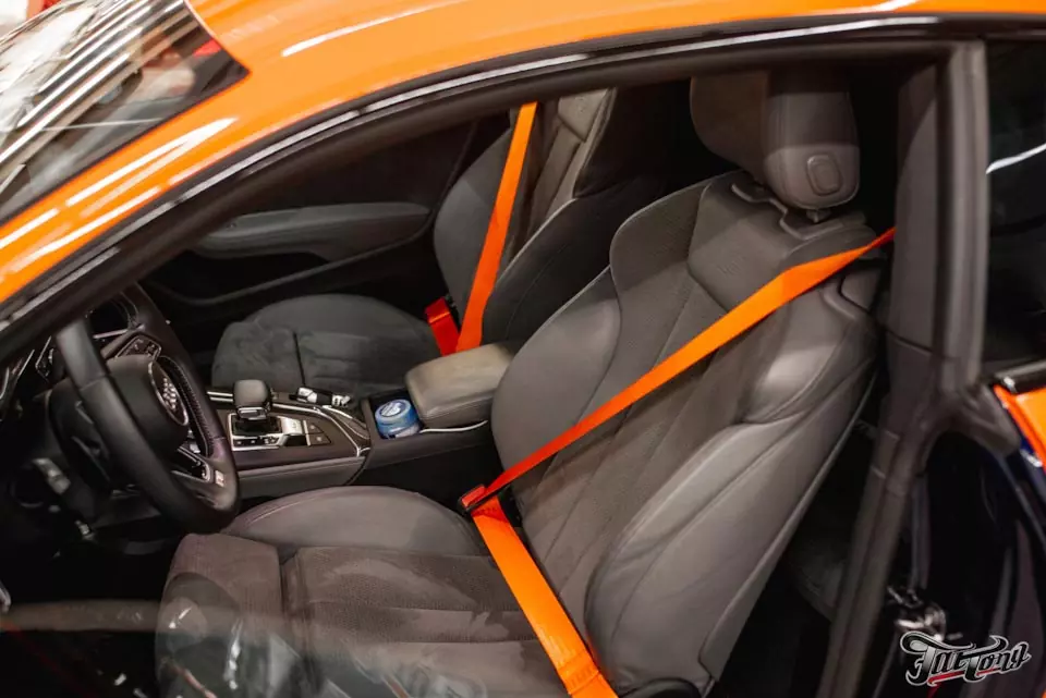 Audi S5. Установка ремней безопасности в цвет кузова!